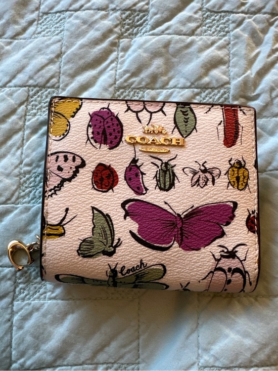 Coach Handbags - Coach Snap Wallet With Creature Print